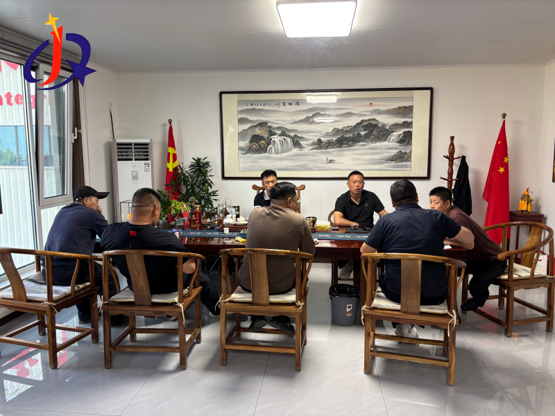 Cənubi Amerika laxtalanmış qızıl müştəriləri zavod auditi üçün Qingzhou Jinqi Mining Machinery-ni ziyarət etdilər.